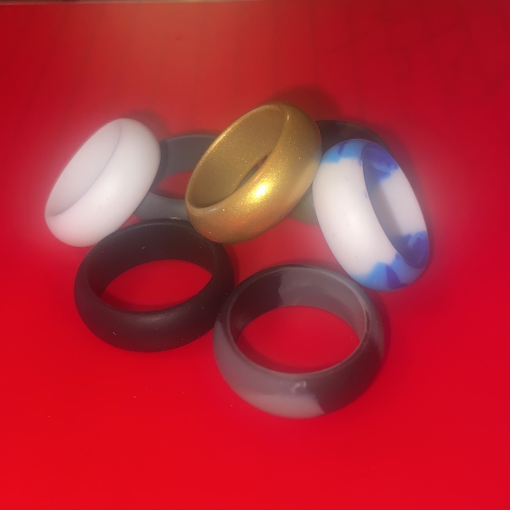 Set of 7 men’s silicone wedding rings size 8
